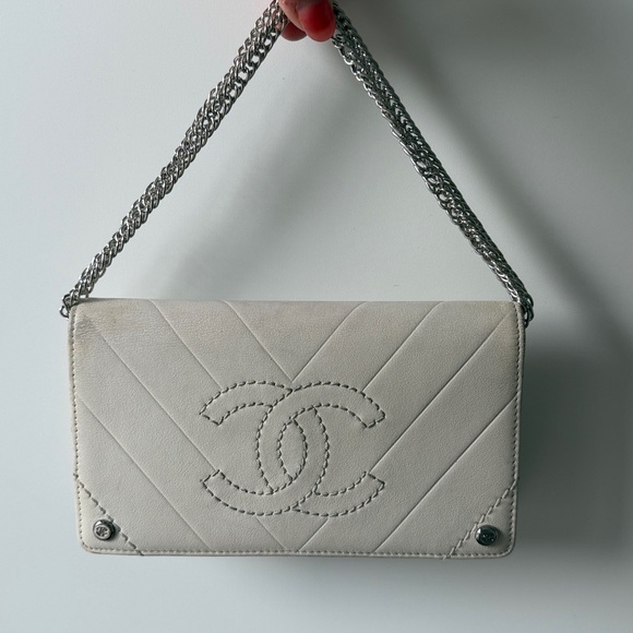 CHANEL Ivory Chevron Leather Wallet - Picture 14 of 16
